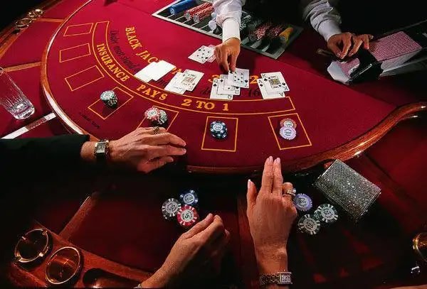Tampilan layar Wolf Gold di masukslot dengan lima gulungan dan simbol emas serigala